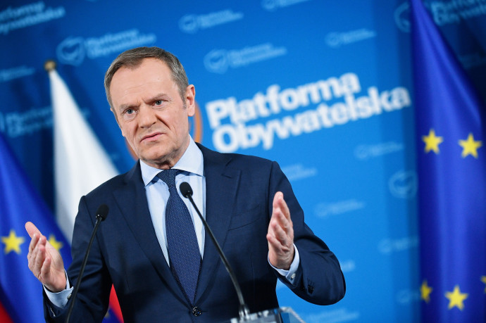 Donald Tusk is beszédet mond az ellenzék március 15-ei nagygyűlésén