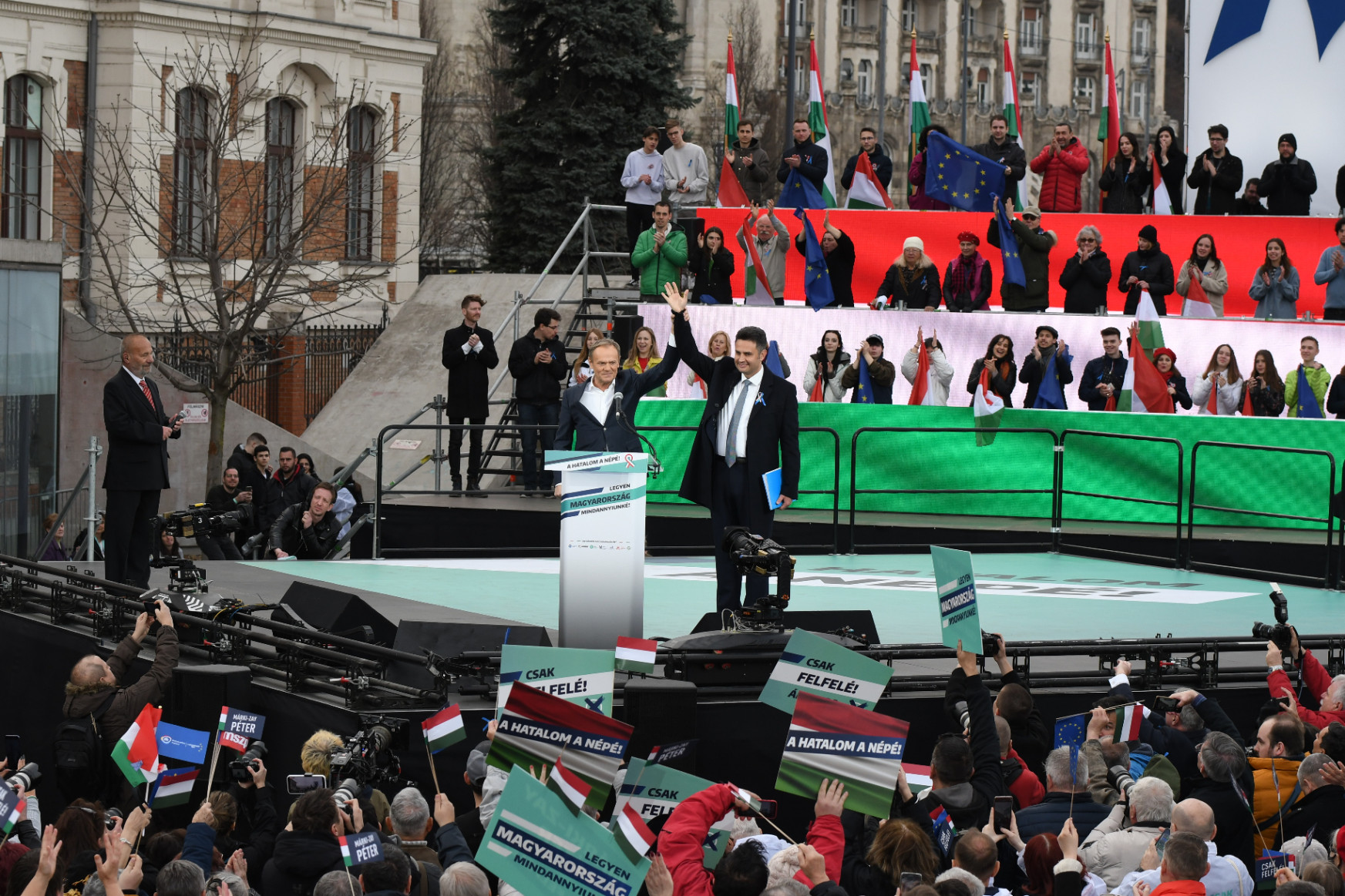 Orbán a Kossuth téren, Márki-Zay a Műegyetem rakparton fordult rá az országgyűlési választásra