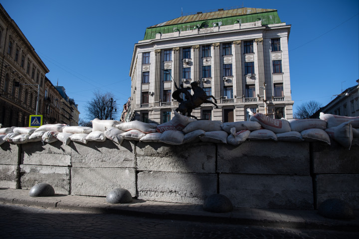 Lvivben már hozzászoktak a háború gondolatához, mert az élet nem állhat meg