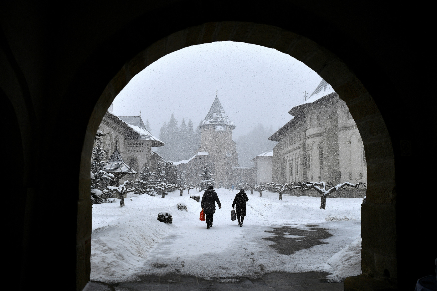 Román ortodox kolostorokban keresik a békét az ukrajnai menekültek