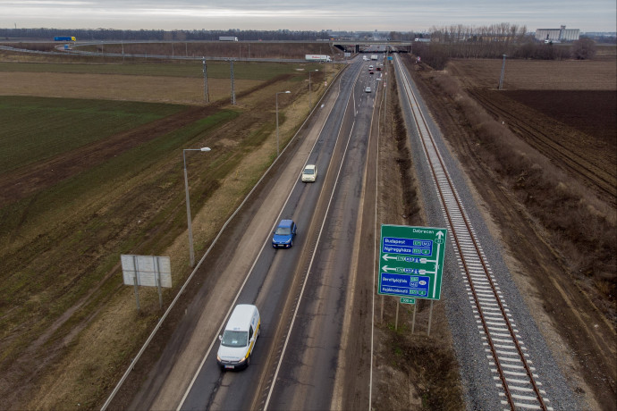 A kormány nem titkolhatja tovább, hogy mi alapján döntött a 35 éves sztrádakoncesszió mellett