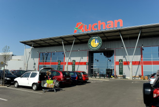 Az Auchan hét üzletében már használt ruhát is lehet vásárolni