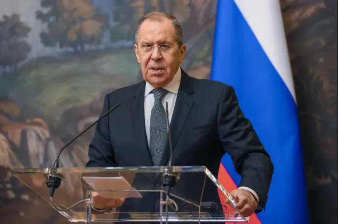 Lavrov: Bármelyik Ukrajnába lépő fegyverszállítmányt célba vehetjük