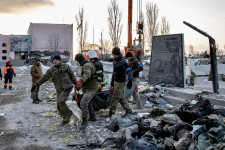 „Dögöljön meg Vlagyimir Putyin!” – helyszíni riport a lebombázott laktanyából, ahol több mint százan halhattak meg