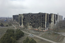 Drónfelvétel mutatja be, hogy szellemvárossá változtatta Mariupolt a pusztítás