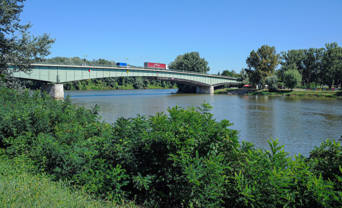 A Tokaj–rakamazi közúti Tisza-híd – Fotó: Oláh Tibor / MTI
