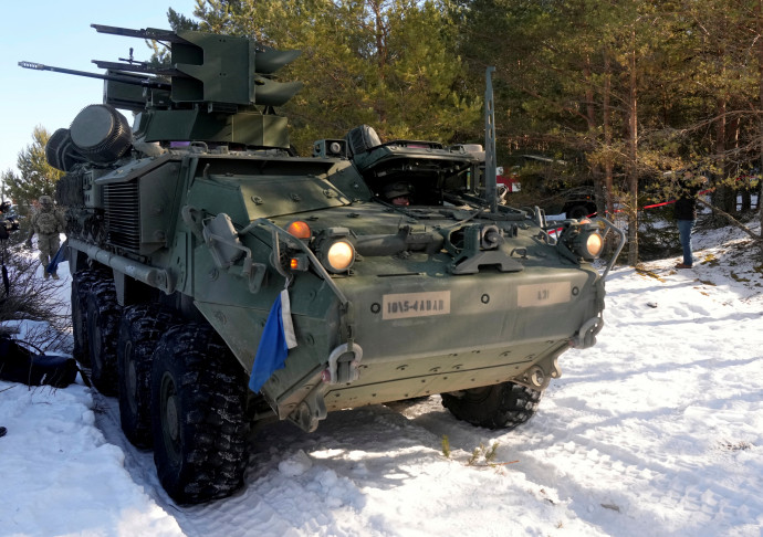 Amerikai Stryker páncélozott jármű Észtországban a Saber Strike hadgyakorlaton 2022. március 10-én – Fotó: Ints Kalnins / Reuters