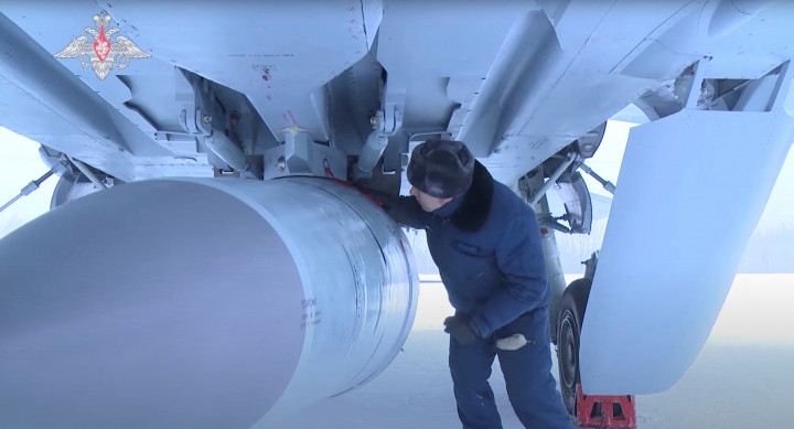 Kinzsal rakéta egy MiG-31-es orosz vadászgépre szerelve – Fotó: Russian Defence Ministry