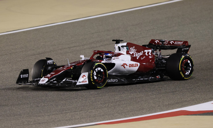 Valtteri Bottas meglepően jól kezdte az idényt az Alfa Romeónál – Fotó: Thaier Al-sudani / Reuters