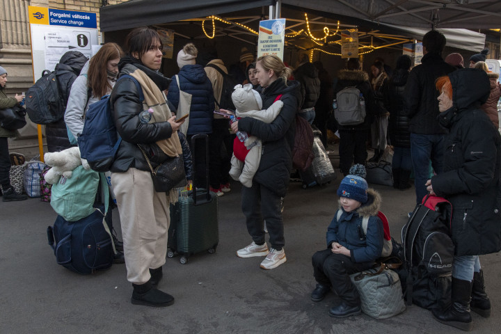 Ukrajnából menekülők a Nyugati pályaudvaron 2022. március 8-án – Fotó: Melegh Noémi Napsugár / Telex