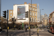 Márki-Zay Péter-plakátokkal kampányol az ellenzék Londonban