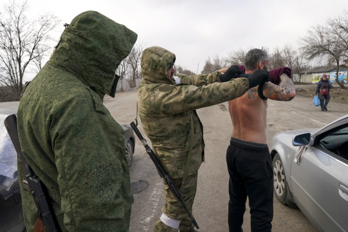 Az ukránok megölték az orosz flotta parancsnokhelyettesét Mariupolnál, telitalálatot kapott egy kijevi bevásárlóközpont