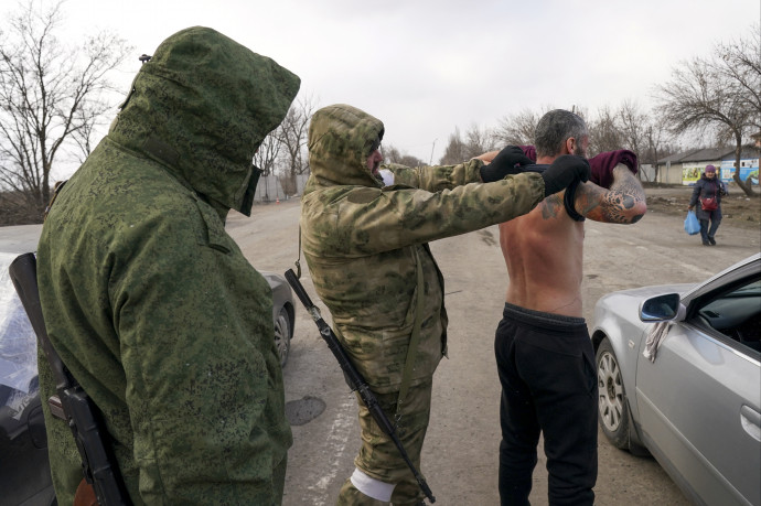 Az ukránok megölték az orosz flotta parancsnokhelyettesét Mariupolnál, telitalálatot kapott egy kijevi bevásárlóközpont