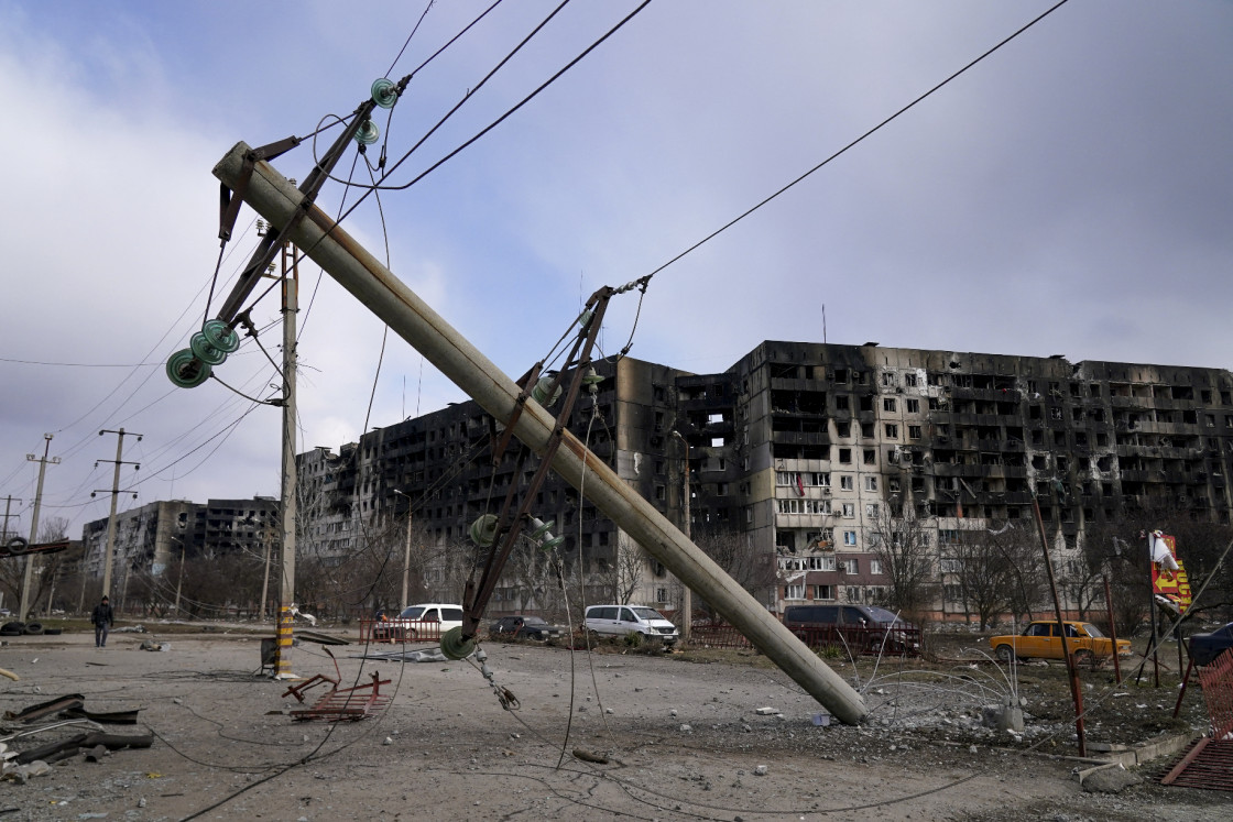 Mariupolnak órái lehetnek hátra, Kijevet nem sikerül bekeríteni – a háború huszonötödik napja képekben