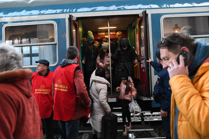 Ukrán menekültek érkeznek a Nyugati pályaudvarra Fotó: Melegh Noémi Napsugár / Telex
