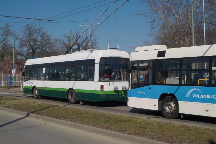 Közösségi közlekedés Szegeden: növekvő költségek, csökkenő kormányzati támogatás