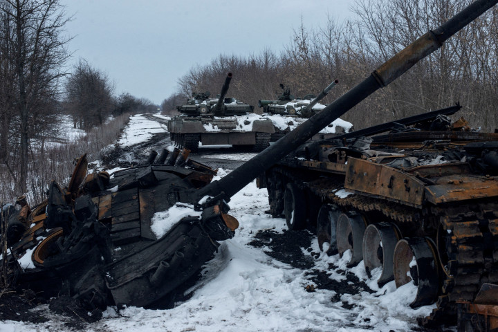 Elfoglalt és elpusztított orosz tankok Szumi közelében március 14-én – Fotó: Irina Rybakova / Press service of the Ukrainian Ground Forces / Reuters