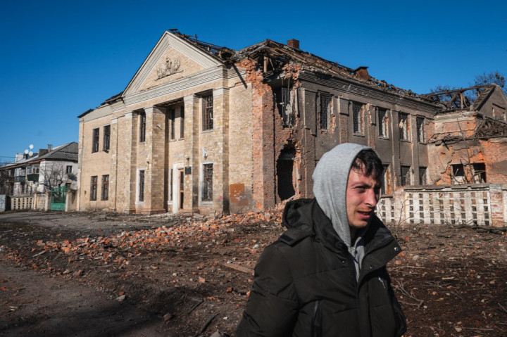 Romos ház Harkiv északi részén – Fotó: Wolfgang Schwan / 2022 Anadolu Agency / AFP