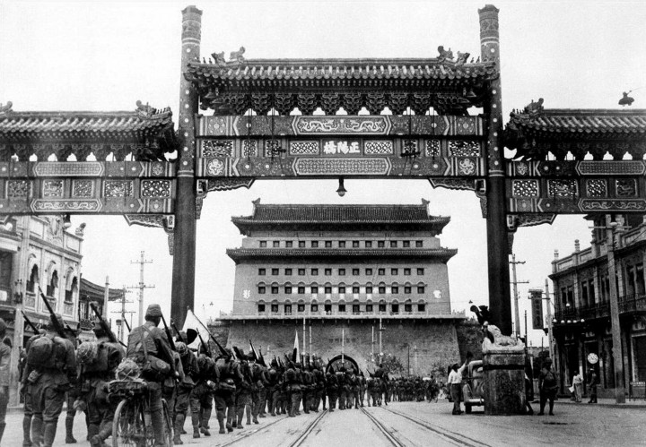 Japán katonák vonulnak be a pekingi Tienanmen térre 1937. augusztus 13-án – Fotó: Pictures From History / Universal Images / Getty Images