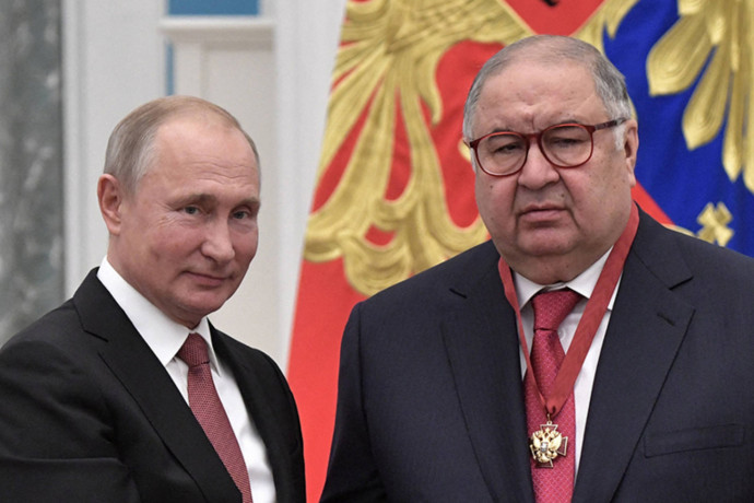 Uszmanov vagyonkezelő alapítványokba játszotta ki brit vagyona egy részét