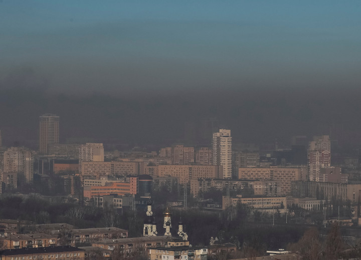 Vastag füst száll Kijev felett a március 23-i támadások után – Fotó: Gleb Garanich / Reuters