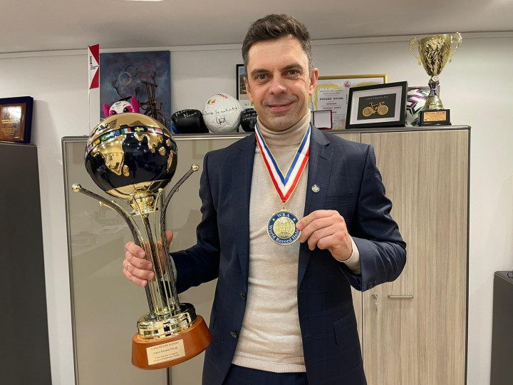 Novák Eduárd, mint az első sportminiszter, aki érmet nyert egy paralimpián (fotó: Novák Eduárd Facebook oldala)