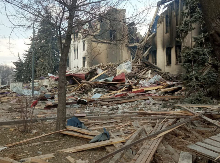 A lerombolt mariupoli színház romjai, ahol sok civil halt meg – Fotó: EyePress via AFP 