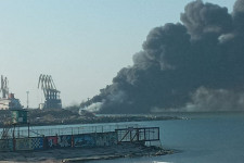 Lángokban áll a kikötő Bergyanszkban