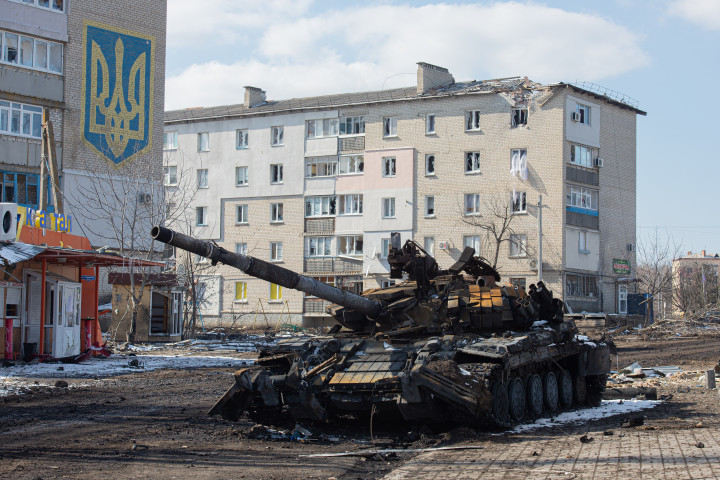 Kilőtt tank az oroszok által elfoglalt Vonovaktában 2022. március 12-én – Fotó: Stringer / Anadolu Agency / AFP