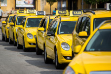 Az eddig tervezett 19%-nál nagyobb taxitarifa-emelés is jöhet