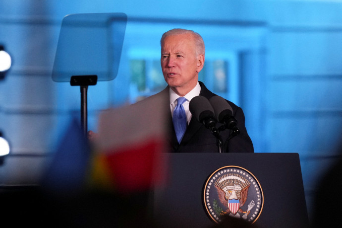 Biden figyelmeztette Putyint, hogy nem teheti be a lábát a NATO területére