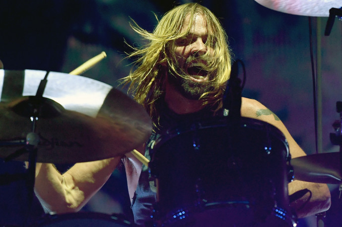 Taylor Hawkins, a Foo Fighters dobosa opioidokat, marihuánát és antidepresszánsokat fogyasztott, mielőtt meghalt