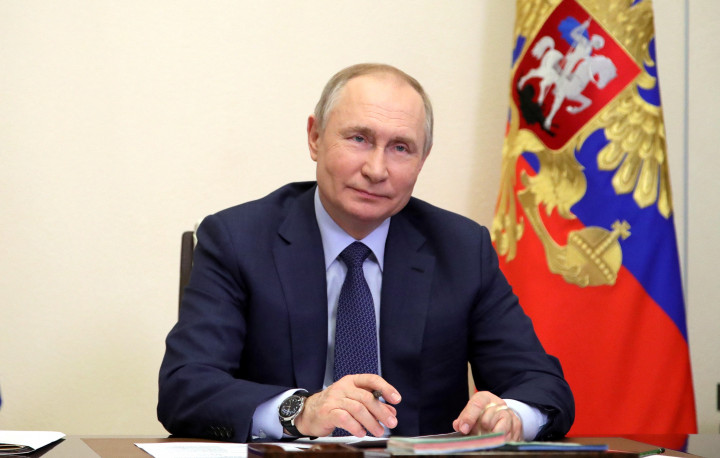 Vlagyimir Putyin orosz elnök videón beszél tisztviselőivel Moszkvában, 2022. március 25-én – Fotó: Mikhail Klimentyev / Sputnik / Kreml via Reuters