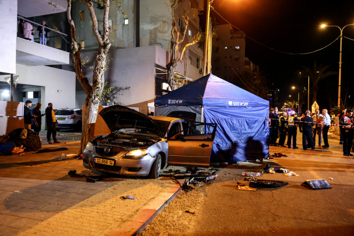 A két támadó autója, mellyel a városba érkeztek. Fotó: Ronen Zvulun / Reuters