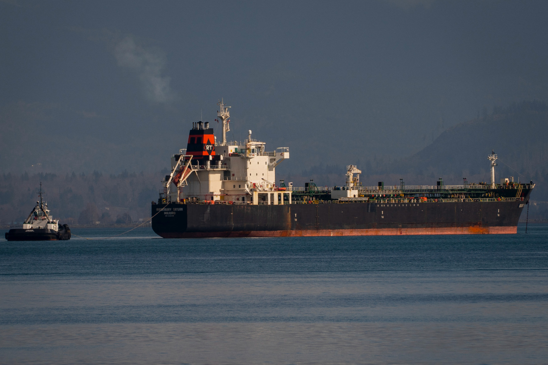 Az olajtankerek mesés világa: zuhan az olajár, miközben bolygó hollandiként keringenek az orosz hajók