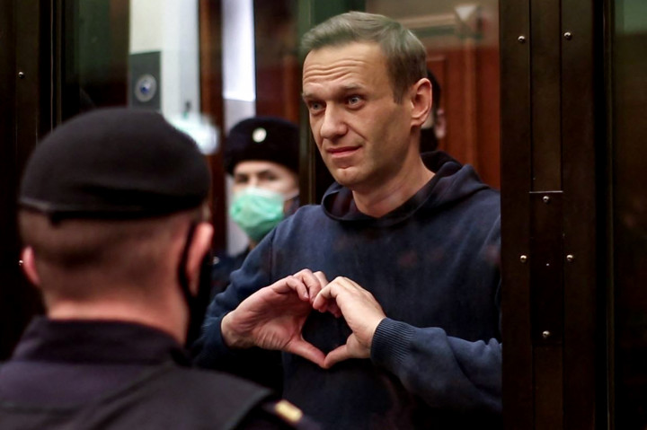 Alekszej Navalnij 2021. február 2-án egy moszkvai bíróság előtt, nem sokkal azután, hogy Oroszországba való hazatérése után őrizetbe vették – Fotó: Moscow City Court press service / AFP