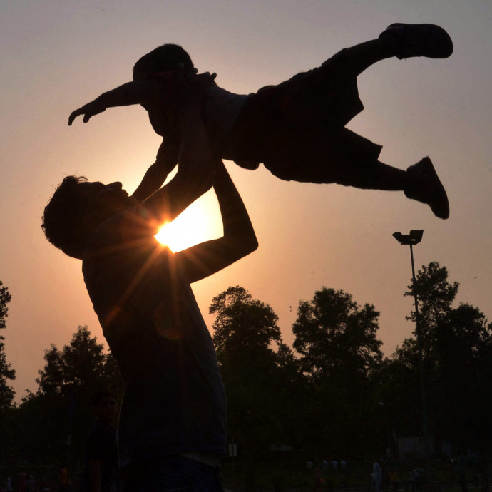 A hosszabb apasági szabadság mindkét szülő jóllétét növeli