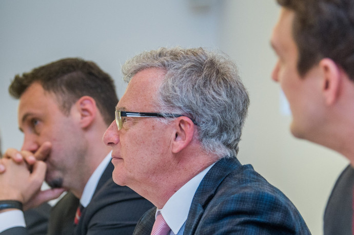 GKI: Lassuló növekedés, gyorsuló infláció, keleti zárás