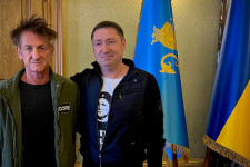 Sean Penn újra Ukrajnában járt, hogy segítsen a menekülteken