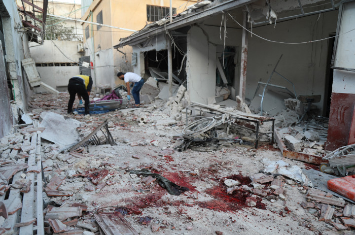 Legalább tizenhárom ember meghalt és huszonheten megsebesültek, amikor bombatalálat ért egy kórházat Afrinban, 2021. június 12-én – Fotó: Omer Alven / Anadolu Agency / AFP