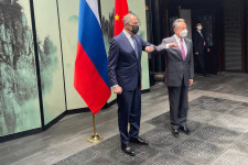 Az orosz külügyminiszter az „igazságos és demokratikus világrend” részeként üdvözölte Kínát