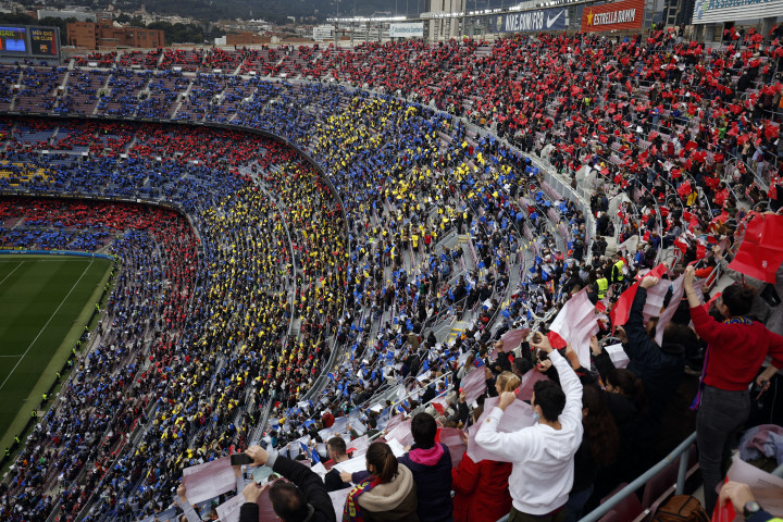 Szurkolók a Barcelona–Real Madrid női Bajnokok Ligája-meccsen – Fotó: Albert Gea/Reuters