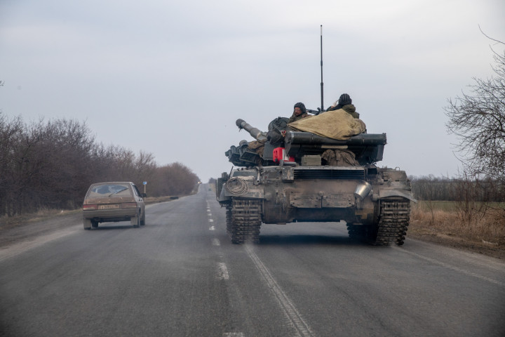 Orosz harckocsi Mariupolnál – Fotó: Maximilian Clarke / SOPA Images / Getty Images