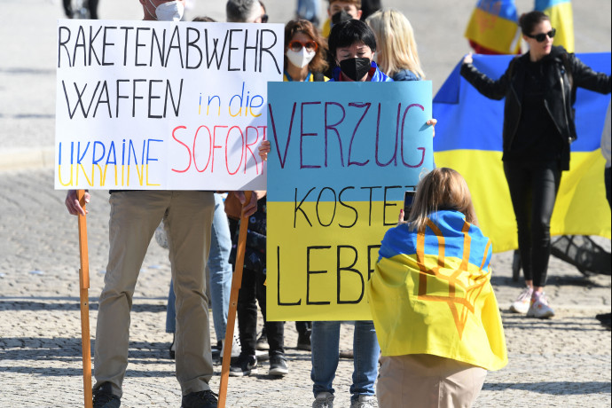 Több százmillió eurós fegyverszállításokra készül a német kormány