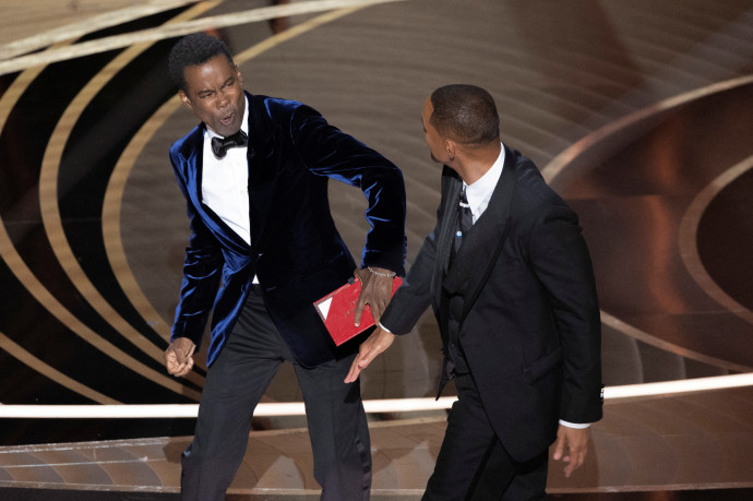 Chris Rock újra színpadra lépett, miután Will Smith megpofozta az Oscar-gálán