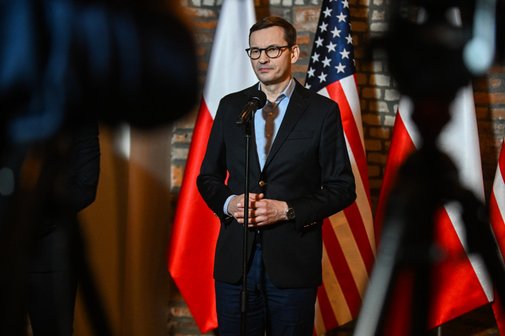 Mateusz Morawiecki egy márciusi sajtótájékoztatón – Fotó: Omar Marques / Getty Images