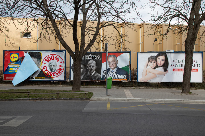 Választási plakátok Budapesten 2022 márciusában – Fotó: Hevesi-Szabó Lujza / Telex