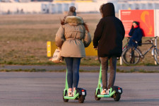 Tudósok dolgoznak azon, hogy könnyen beazonosítható hangjuk legyen az elektromos rollereknek