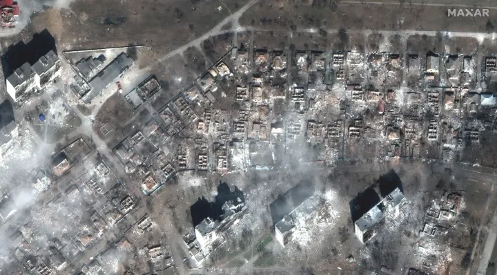 Műholdkép Mariupol keleti részének lerombolt lakóházairól, 2022. március 29-én – Fotó: Maxar Technologies / AFP