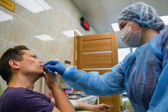 Megjelent a világ első orrba fújós Covid-vakcinája Oroszországban